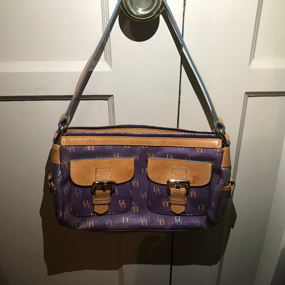 Dooney & Bourke Handbags - 37 LIKES!💯🦆DOONEY & BOURKE Hobo